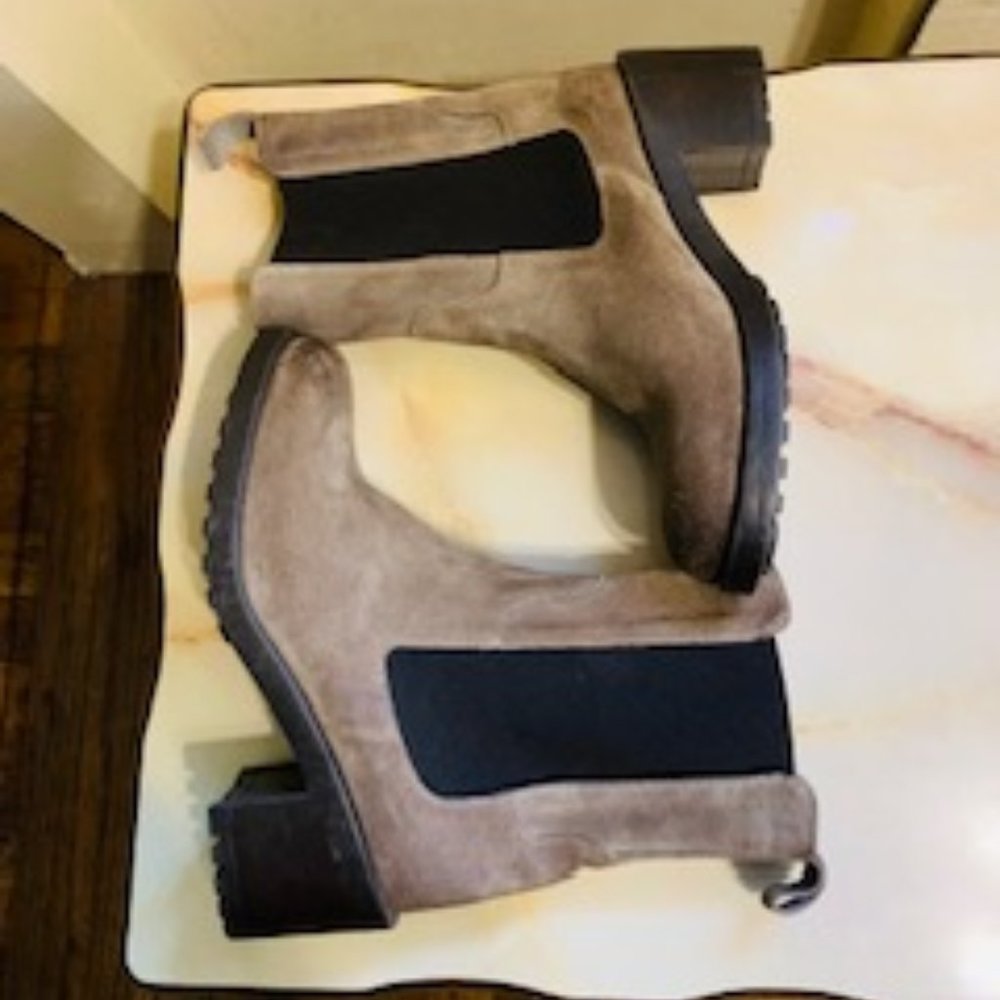 Emanuele Castro Taupe Chelsea Leather Boots - Picture 8 of 10